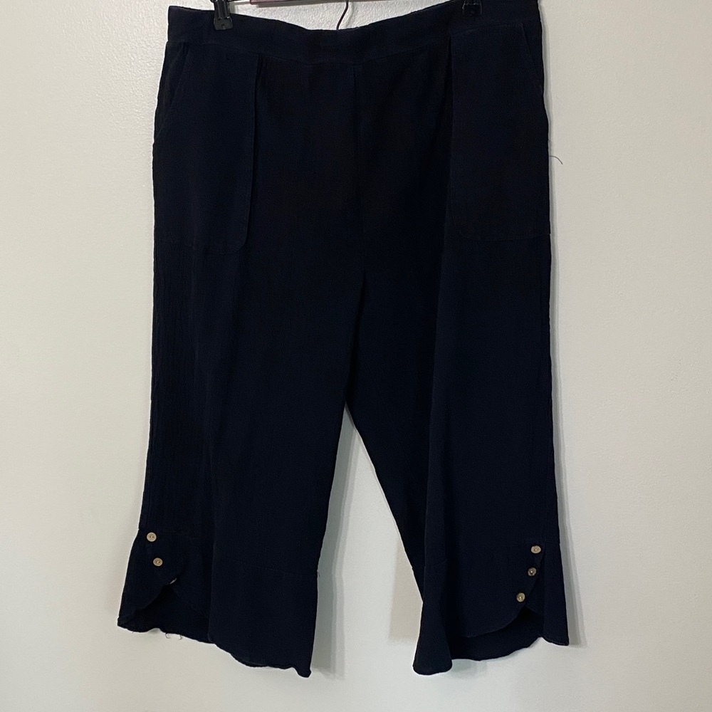 Black Cropped Pants with Button Detail
